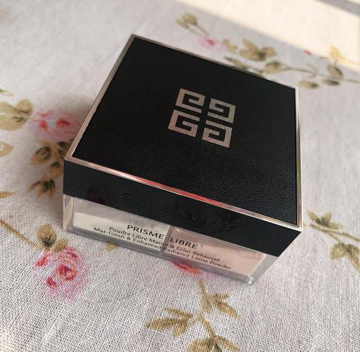 抖音买纪梵希散粉是真的吗,抖音买纪梵希散粉是真的吗？——深度探讨真伪与购买建议!